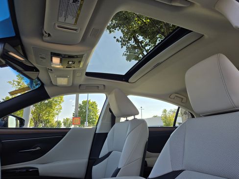 Used 2025 Lexus ES 350 w/ Premium Package FWD image 29