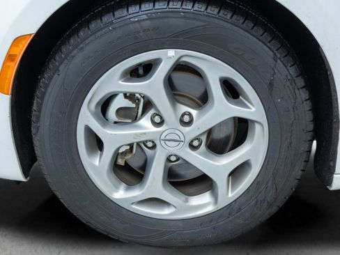 Used 2023 Chrysler Pacifica Limited FWD image 13