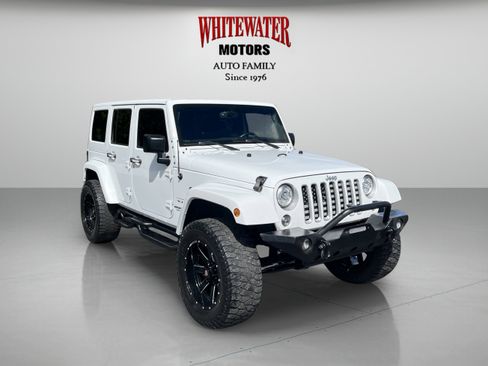 Used 2017 Jeep Wrangler Unlimited Sahara w/ Connectivity Group AWD/4WD image 7