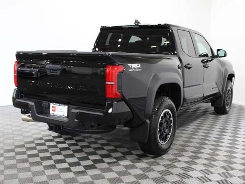 Certified 2025 Toyota Tacoma TRD Off-Road AWD/4WD image 6