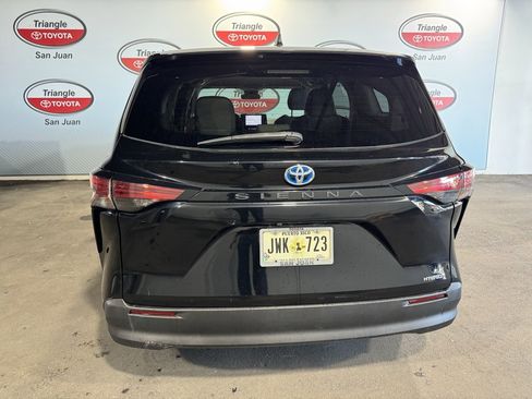 Used 2022 Toyota Sienna LE image 5