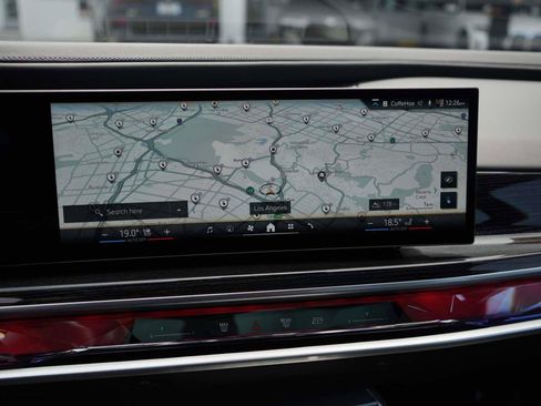 Used 2026 BMW i7 eDrive50 w/ M Sport Package RWD image 12