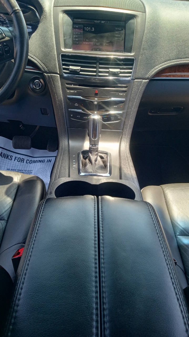 Used 2014 Lincoln MKT AWD image 15