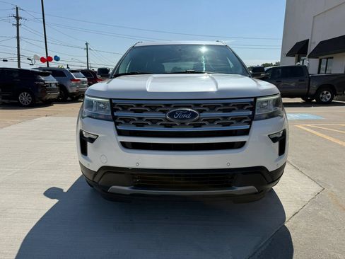 Used 2018 Ford Explorer XLT w/ Equipment Group 201A AWD/4WD image 4