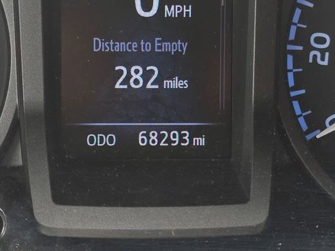 Used 2017 Toyota Tacoma TRD Off-Road w/ Tow Package image 32