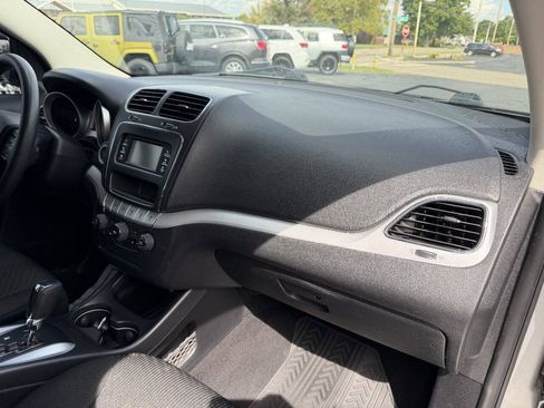 Used 2012 Dodge Journey SXT w/ Popular Equipment Group FWD image 12