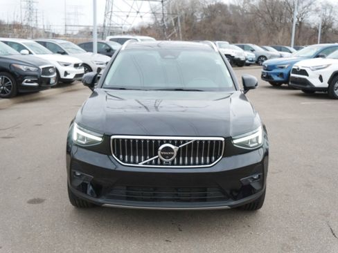 Certified 2025 Volvo XC40 B5 Plus AWD/4WD image 2