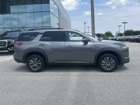Used 2025 Nissan Pathfinder SV FWD image 6