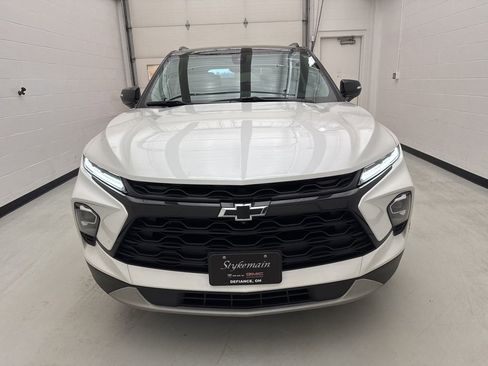Used 2024 Chevrolet Blazer LT w/ Sound & Technology Package AWD/4WD image 2