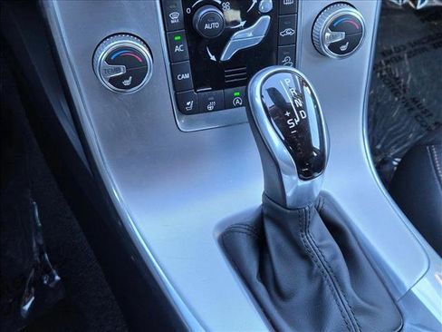 Used 2018 Volvo V60 T5 Cross Country Platinum image 12