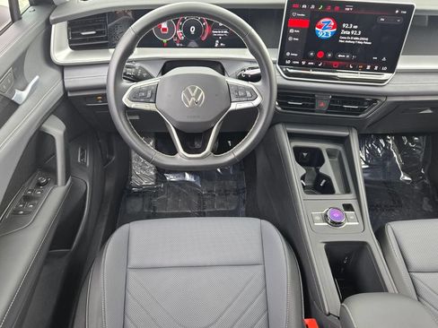 Certified 2026 Volkswagen Tiguan SE w/ Panoramic Sunroof Package FWD image 14
