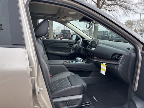 New 2026 Nissan Rogue Platinum w/ Platinum Premium Package image 18