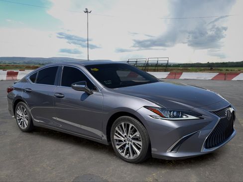 Used 2019 Lexus ES 300h w/ Premium Package FWD image 2
