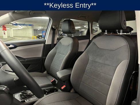 Used 2022 Volkswagen Taos SE image 17