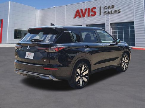 Used 2025 Mitsubishi Outlander SE AWD/4WD image 5