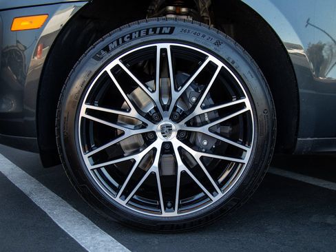 New 2026 Porsche Macan AWD/4WD image 12