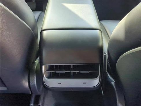 Used 2023 Tesla Model Y Long Range AWD/4WD image 24