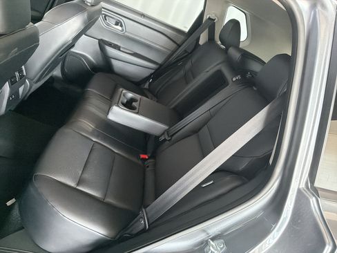 Used 2024 Nissan Rogue SV w/ SV Premium Package FWD image 12