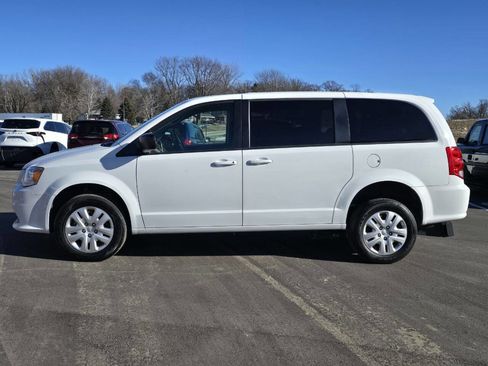 Used 2018 Dodge Grand Caravan SE w/ UConnect Hands-Free Group image 6