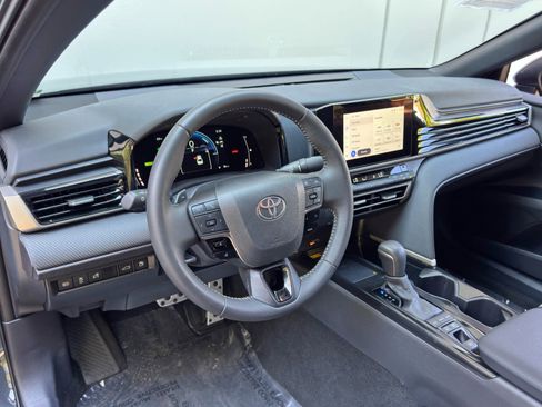 Used 2025 Toyota Camry SE FWD image 12