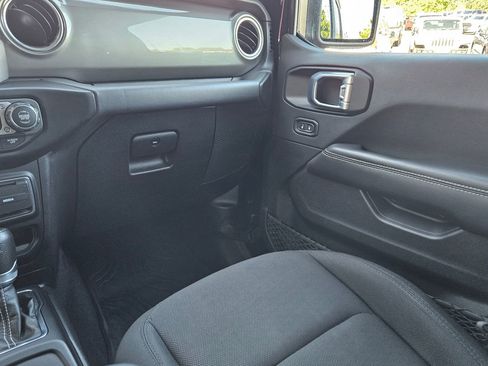 Used 2023 Jeep Gladiator Overland AWD/4WD image 11