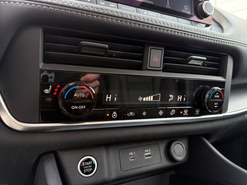 Used 2023 Nissan Rogue SV w/ SV Premium B Package image 50