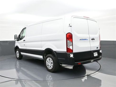 Used 2022 Ford E-Transit Low Roof image 18
