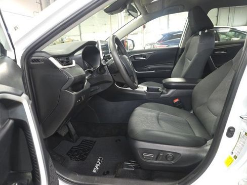 Used 2025 Toyota RAV4 XLE AWD/4WD image 19