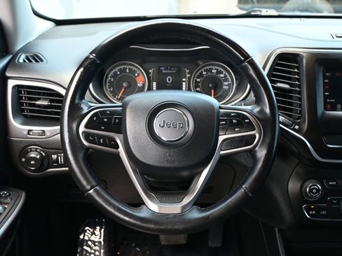 Used 2019 Jeep Cherokee Latitude Plus FWD image 9