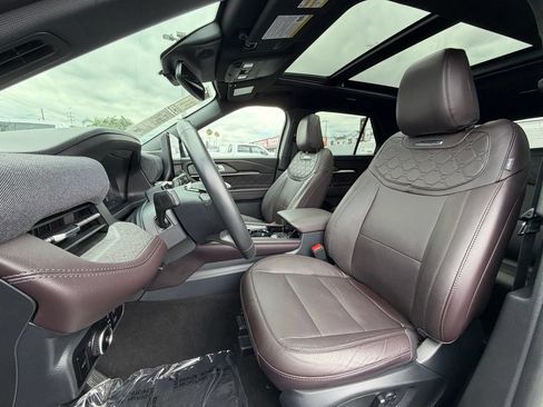 Used 2025 Ford Explorer Platinum w/ LUX Leather Package AWD/4WD image 9