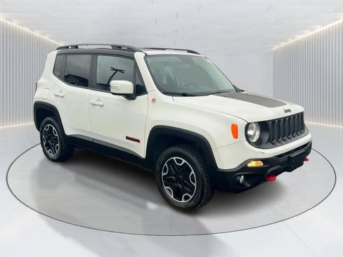 Used 2015 Jeep Renegade Trailhawk w/ Cold Weather Group AWD/4WD image 3