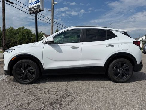 Used 2024 Buick Encore GX Sport Touring FWD image 3
