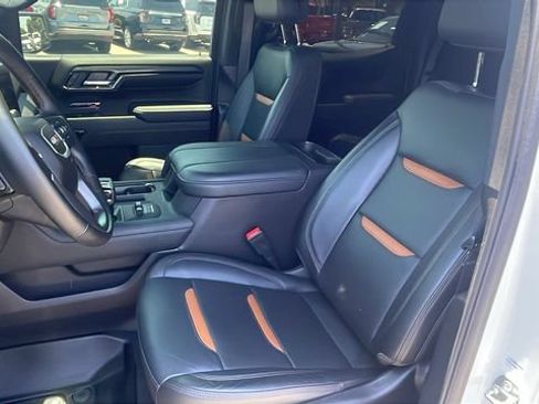 Used 2024 GMC Sierra 1500 AT4 w/ AT4 Preferred Package AWD/4WD image 12