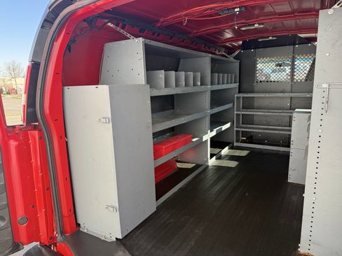 Used 2016 Chevrolet Express 2500 image 3