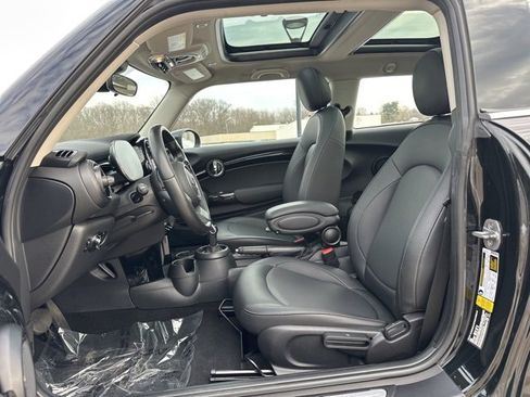Used 2023 MINI Cooper 2-Door Hardtop image 15