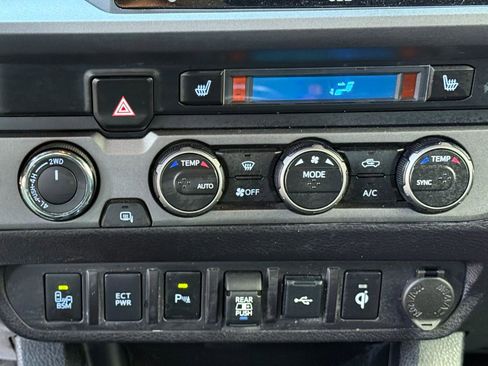 Used 2022 Toyota Tacoma TRD Pro AWD/4WD image 16