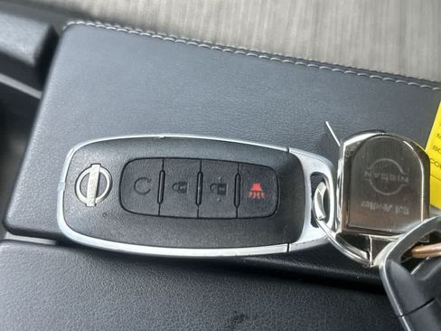 Used 2023 Nissan Rogue SV FWD image 29