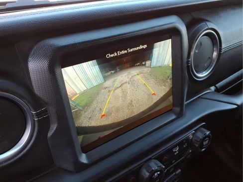 Used 2021 Jeep Wrangler Unlimited Sahara AWD/4WD image 10