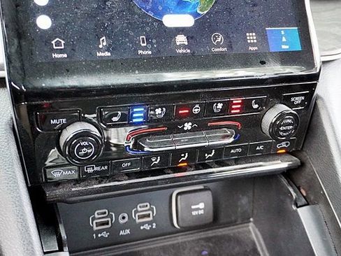 Used 2024 Jeep Grand Cherokee L Limited w/ Luxury Tech Group II AWD/4WD image 28