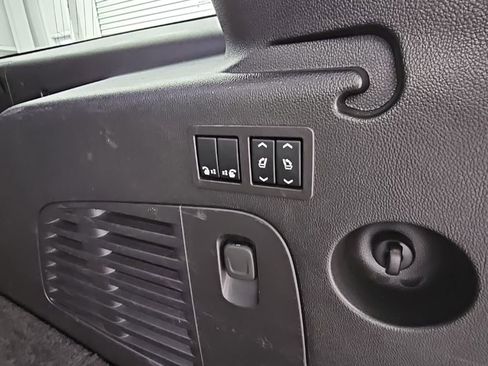 Used 2019 Cadillac Escalade ESV Platinum image 38