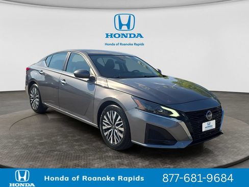 Used 2023 Nissan Altima 2.5 SV FWD image 7
