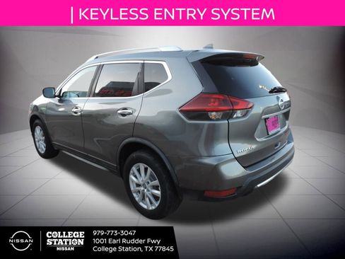 Used 2018 Nissan Rogue SV image 6