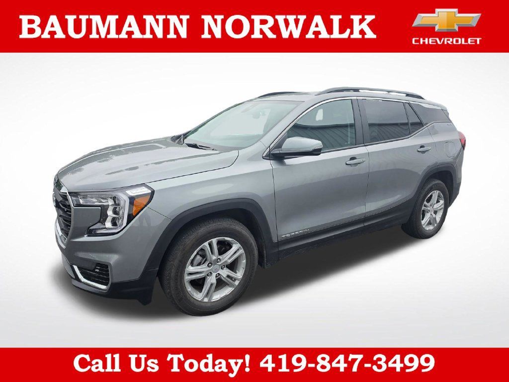 Used 2024 GMC Terrain SLE w/ Driver Convenience Package FWD image 16