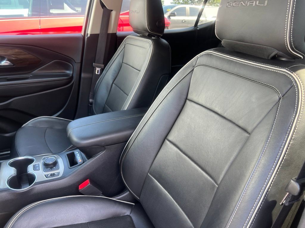 Used 2020 GMC Terrain Denali w/ Denali Premium Package FWD image 9