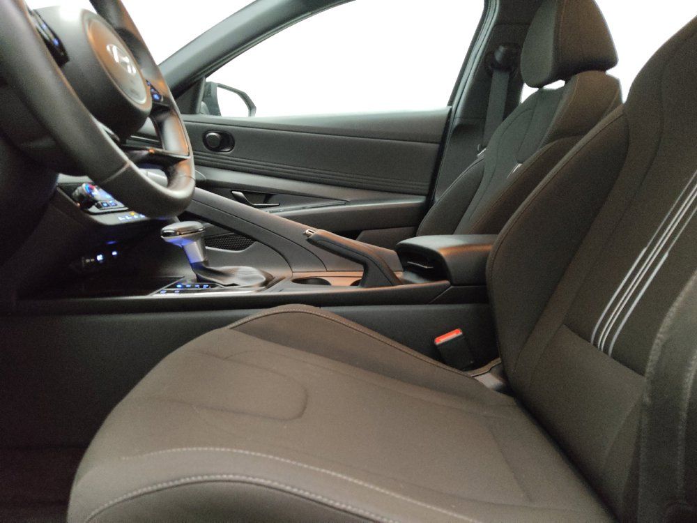 Used 2025 Hyundai Elantra Sport FWD image 17