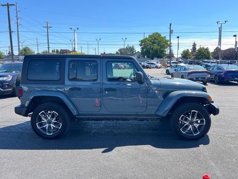 Used 2024 Jeep Wrangler Unlimited AWD/4WD image 6
