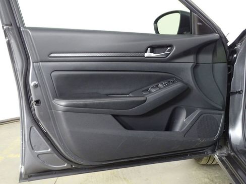 Used 2024 Nissan Altima 2.5 SV image 16