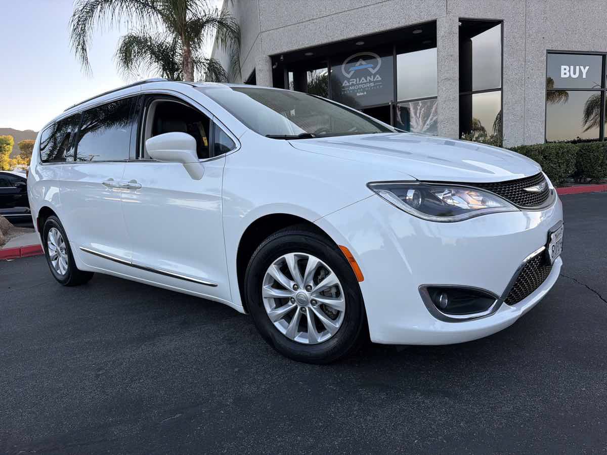 Used 2019 Chrysler Pacifica Touring-L FWD image 7
