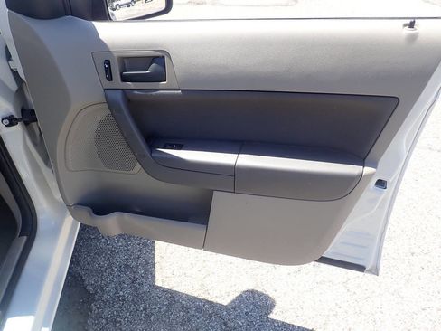 Used 2011 Ford Focus SE w/ Sedan SE Appearance Pkg FWD image 24