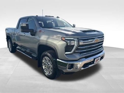 Used 2024 Chevrolet Silverado 2500 LTZ w/ LTZ Premium Package image 3